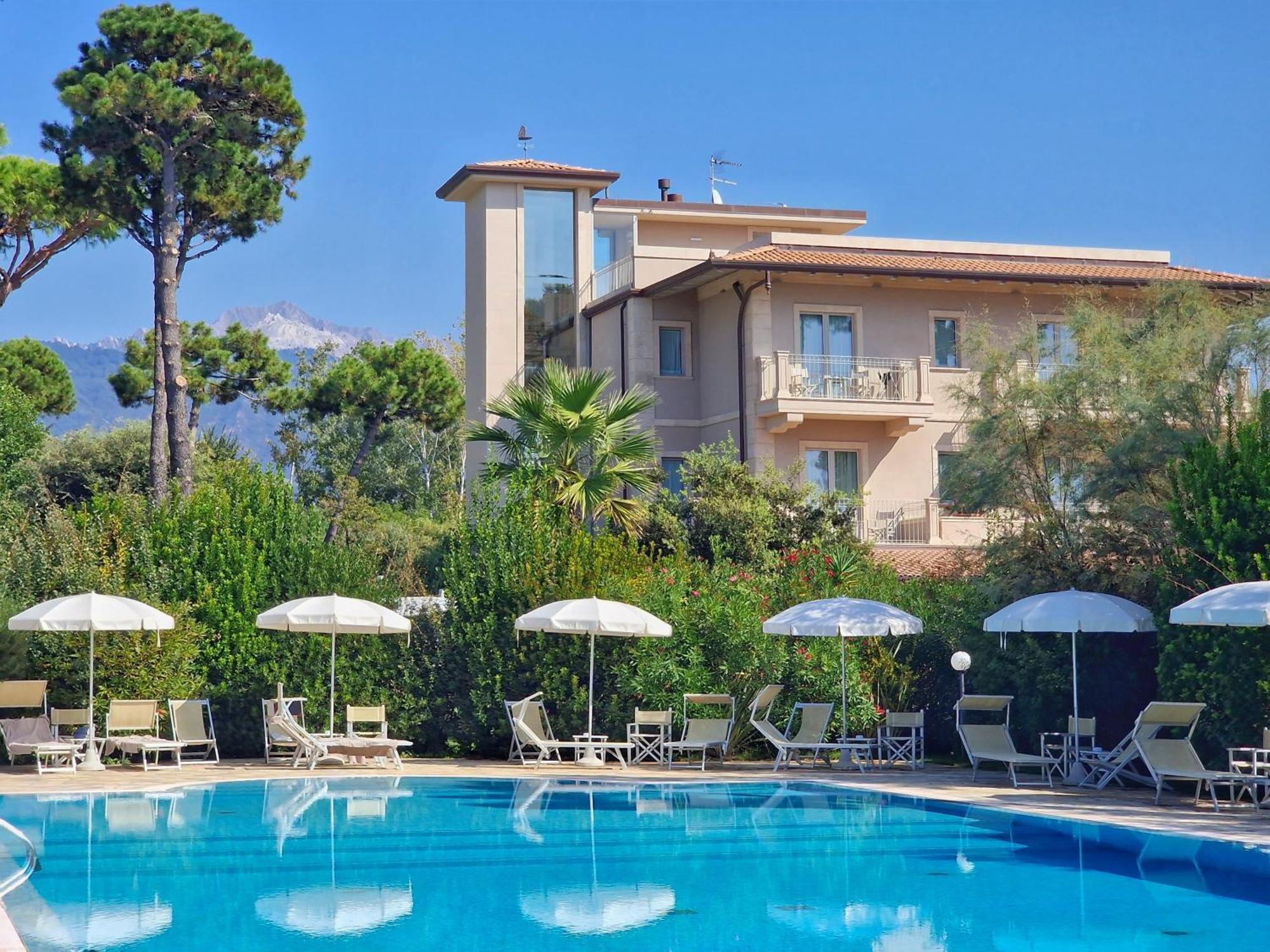 Hotel Villa Elsa Marina di Massa Exterior photo